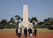 충북병무청, 호국보훈의 달 맞아 충혼탑 참배
