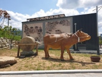 괴산 연풍면, 황소상과 연자방아 눈길