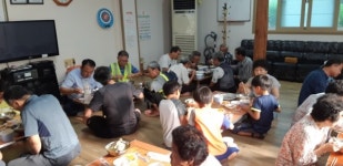 하동군 청암 제일교회, 폭염녹인 사랑의 삼계탕 대접
