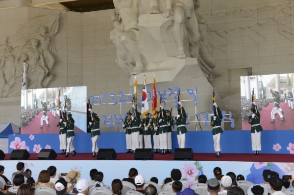독립기념관 관장이 결정한 경축식 취소, 천안시서 대체 개최!