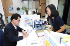 이시종 충북도지사, 필승코리아 펀드 가입 동참