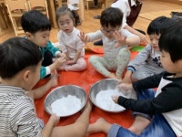 홍광유치원, 하양의 날에 마음껏 놀이해요