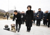 괴산군, 새해 첫날 충혼탑 찾아 군민 안녕 기원