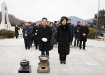 괴산군, 새해 첫날 충혼탑 찾아 군민 안녕 기원
