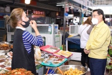 권오봉 여수시장, 전통시장 가는 날 상인들 격려