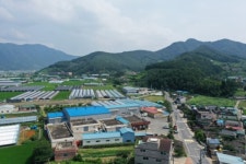 [카메라 뉴스] 김해시 독산마을 기차를 테마로 벽화 그려