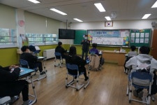 수산중학교, 찾아가는 학교 독서교육 운영