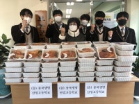 충북생명산업고 김장배추, 재배한 반려식물 등 이웃에게 전달
