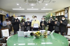 순천시민이 만든 생태도시 순천조례 입법청원 서명부 전달