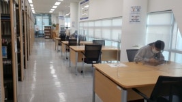 옥천군민도서관 봄꽃처럼 향기로운 책...일요일 개관