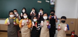 청성초 교과체험의 날 운영 - 딸기청 만들기