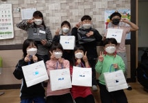 단양 대강초, 어린이날 전교생에게 단체복과  간식 선물꾸러미 제공