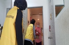 유성구 신성동 지역사회보장협의체, 어버이날 맞아 카네이션 전달