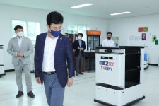허태정 대전시장, 대전시 4차 산업혁명 기지 로봇산업 현장 방문