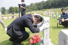 박상돈 천안시장, 일본군 위안부 피해자 묘역 참배