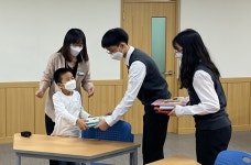 대전구봉고, 마음으로 읽는 점자동화책으로 소통하다