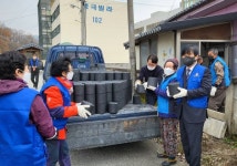 생극면 바르게살기운동위원회, 연탄 전달과 문패 달기 가져