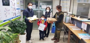 음성군 맹동면 동성3리 출산가구에 격려물품 전달