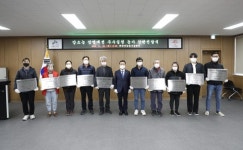 괴산군, 강소농 경영개선 우수실천 농가 간판 전달식 개최