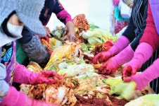하동군,청암면 취약계층에 사랑의 김장 나눔