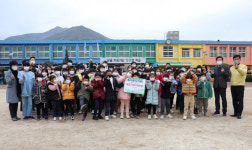 광양시 봉강초 학생회, 한부모가정에 사랑의 성금 전달