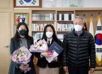 하동군장학재단, 서울대 합격한 하동여고 이수인 학생에 장학금