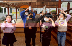 하동 묵계초,  봄꽃 심어 가꾸며 생명 존중 실천해요