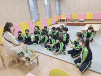 광양희망도서관, 체험형 도서관 견학 프로그램 인기
