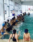 하동국민체육센터에 수영 배우러 오세요