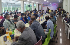 하동군 적량면 어르신과 청년이 함께한 효도잔치