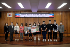 연무읍이장단협의회, 지역 우수인재 위한 장학금 전달