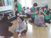 충북도립대 새마을동아리 청산면 덕곡리 경로당 염색봉사 활동 펼쳐