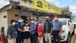 영동군 매곡면 지역사회보장협의체, 지역업소 3곳에 착한가게 현판 전달