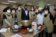 영동군 여성단체협의회, 와인고추장으로 사랑 전해요!