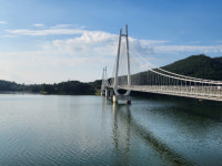 [포토 기사] 논산시 탑정호 출렁다리에 서서