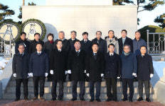 이범석 청주시장, 2023년 신년 충혼탑 참배