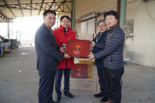 충남 양촌윤가농원 어려운 이웃돕기 물품 전달