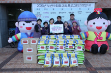 최재형 보은군수, 설 명절 맞아 기관 위문품 전달