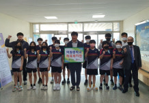 옥천 이원청년회, 이원중학교 학생들에게 체육복(상,하) 기탁