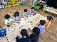 제천 용두초등학교병설유치원, 흙으로 케이크를 만들어요!