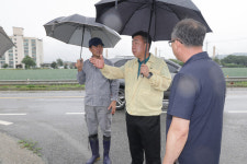 이범석 청주시장, 호우 피해 지역 찾아 주민 위로