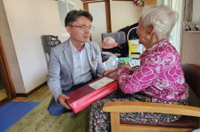 학산면, 추석명절 사례관리 및 서비스연계가구 홍삼세트 전달