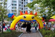 유성구, 달빛야시장으로 물들인 아이파크샤인어린이집의 기부행사