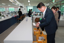 새마을문고 영동군지부, 군청 민원실 작은 도서관 조성