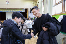 대전송촌중, 국가대표 우상혁 재능기부 행사 실시