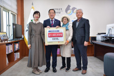 대진초등학교 병설유치원 교사 신은정 저소득층 성금 전달