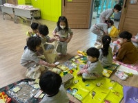 천안꽃마루유치원 환경을 생각하고 나눔을 실천하는 플리마켓 놀이 실시