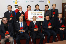충북 경로당 어르신, 사랑의 저금통 전달 기탁
