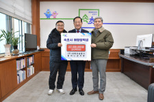 속초시, 사돈지간인 (주)대륙건설중기(대표 정래권)와 할머니감자탕(대표 김경철)애향장학금 200만원 기탁