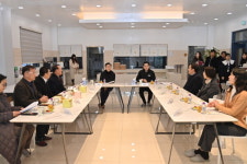 김태흠 지사, 아산 소재 시설 찾아 입소 아동·종사자 만나